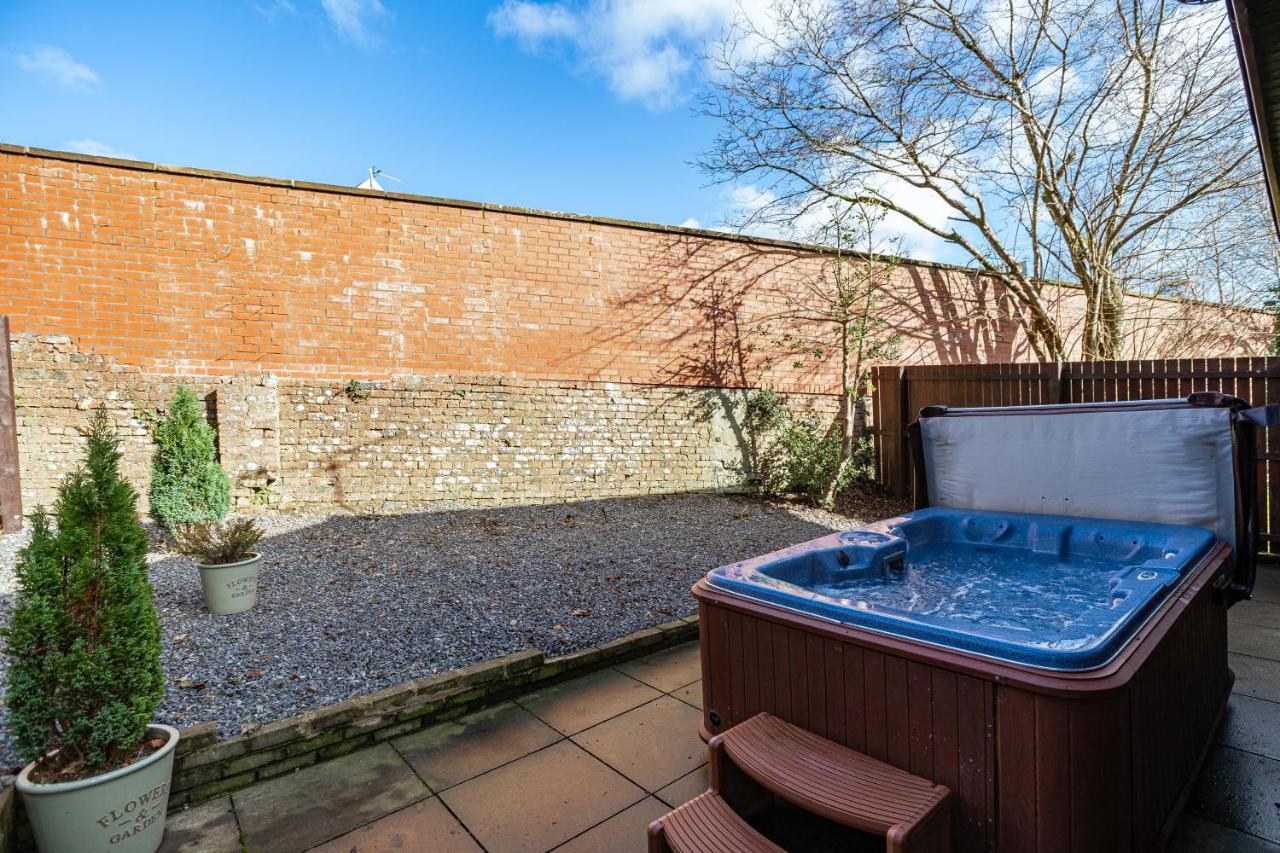 Bluebell Lodge 24 With Hot Tub Newton Stewart Exterior foto